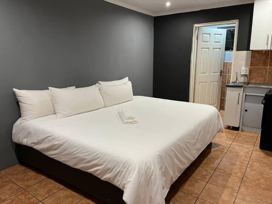 Mofolo Guest House Soweto Exterior foto