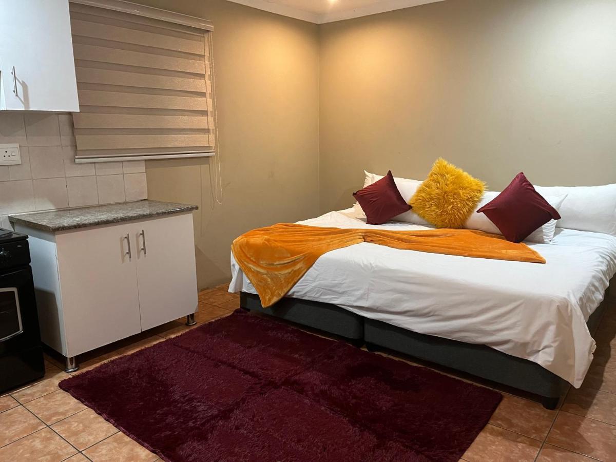 Mofolo Guest House Soweto Exterior foto
