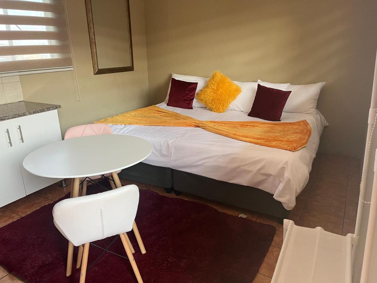 Mofolo Guest House Soweto Exterior foto